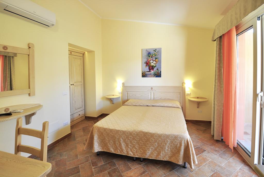 Affittacamere B&B La Villa Dei Graniti فيلاّسيمِيوس الغرفة الصورة