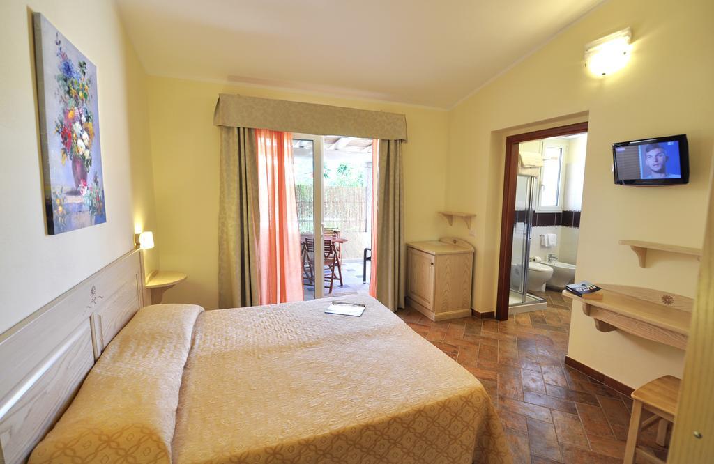 Affittacamere B&B La Villa Dei Graniti فيلاّسيمِيوس الغرفة الصورة