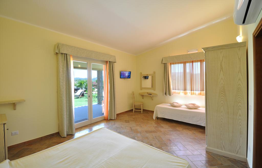 Affittacamere B&B La Villa Dei Graniti فيلاّسيمِيوس المظهر الخارجي الصورة