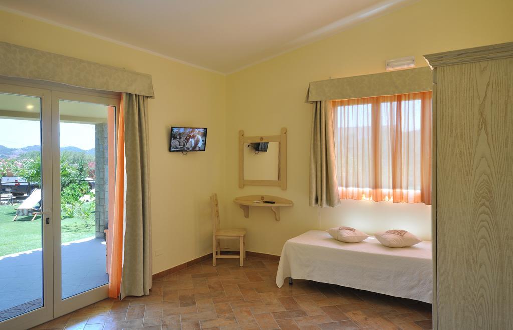 Affittacamere B&B La Villa Dei Graniti فيلاّسيمِيوس المظهر الخارجي الصورة