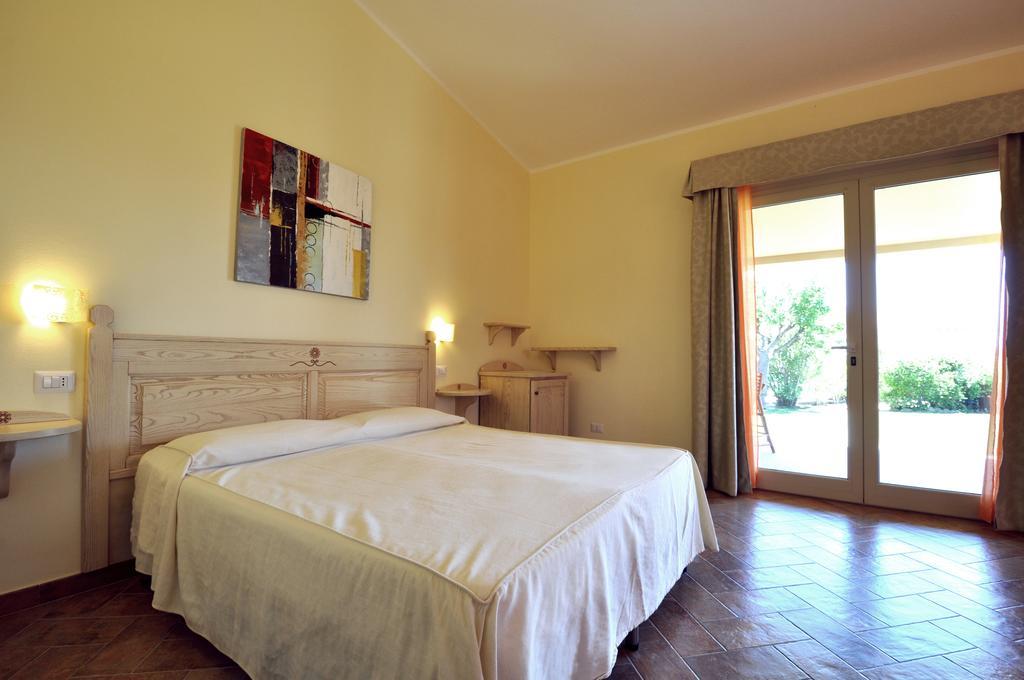 Affittacamere B&B La Villa Dei Graniti فيلاّسيمِيوس الغرفة الصورة