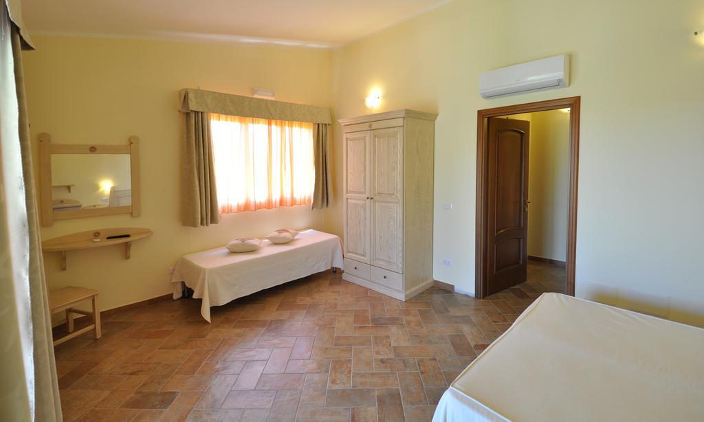 Affittacamere B&B La Villa Dei Graniti فيلاّسيمِيوس الغرفة الصورة