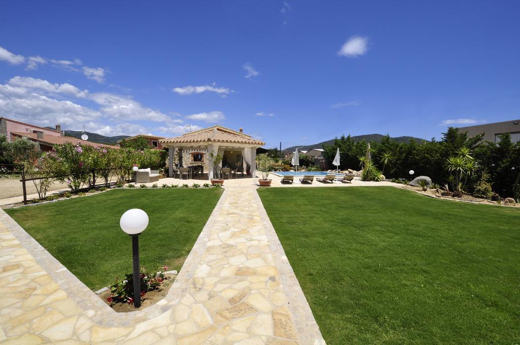 Affittacamere B&B La Villa Dei Graniti فيلاّسيمِيوس المظهر الخارجي الصورة
